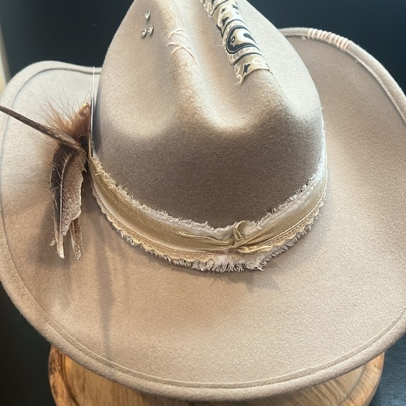 Handmade One of a Kind Decorated 100% Wool Beige Cowgirl Hat w/Lace & Feathers - Picture 6 of 10